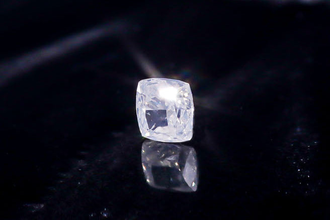 天然ファンシーホワイトダイヤモンド 0.177ct
