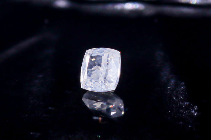 天然ファンシーホワイトダイヤモンド 0.361ct