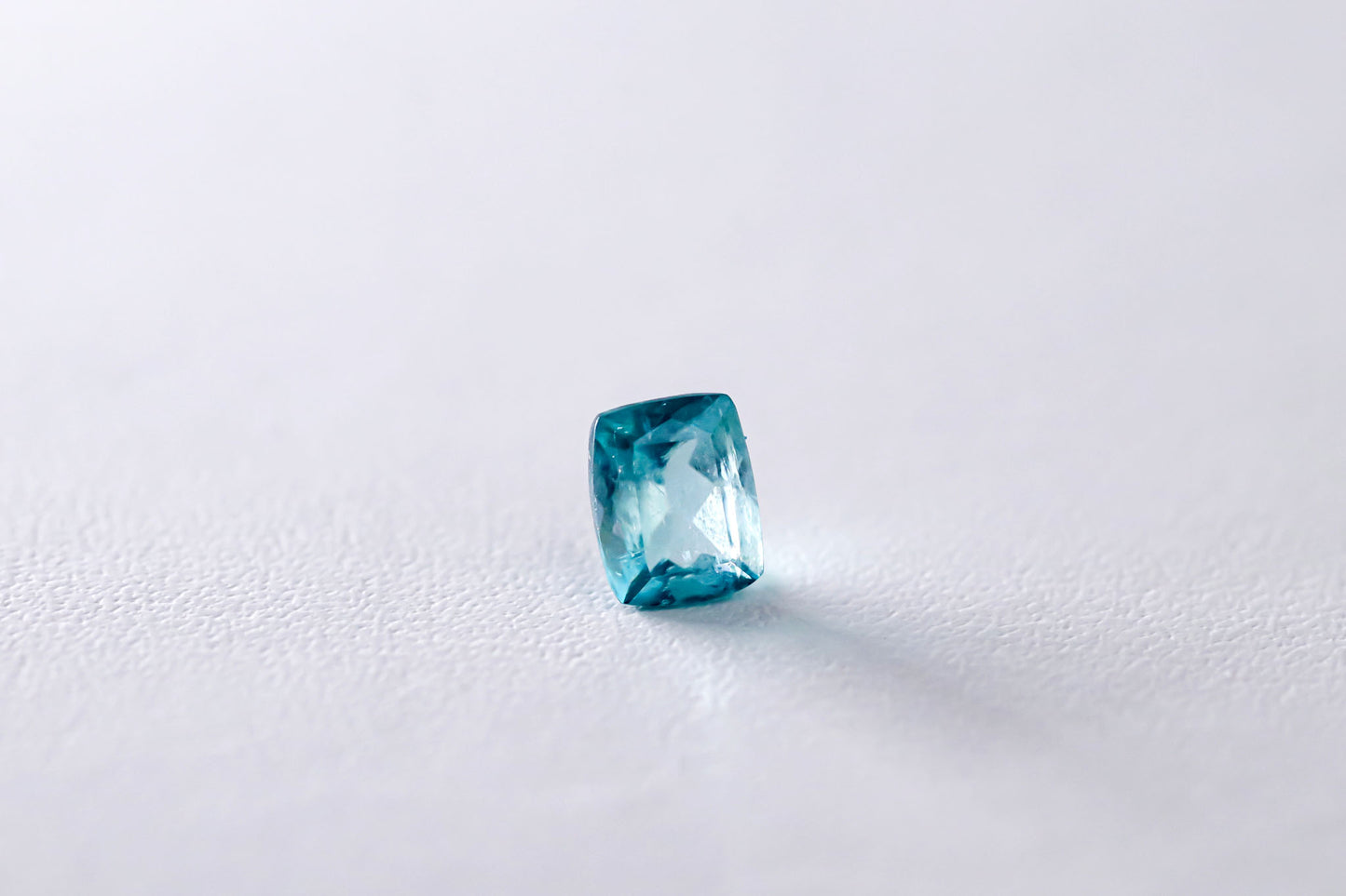 天然グランディディエライト 0.41ct［バイカラー］