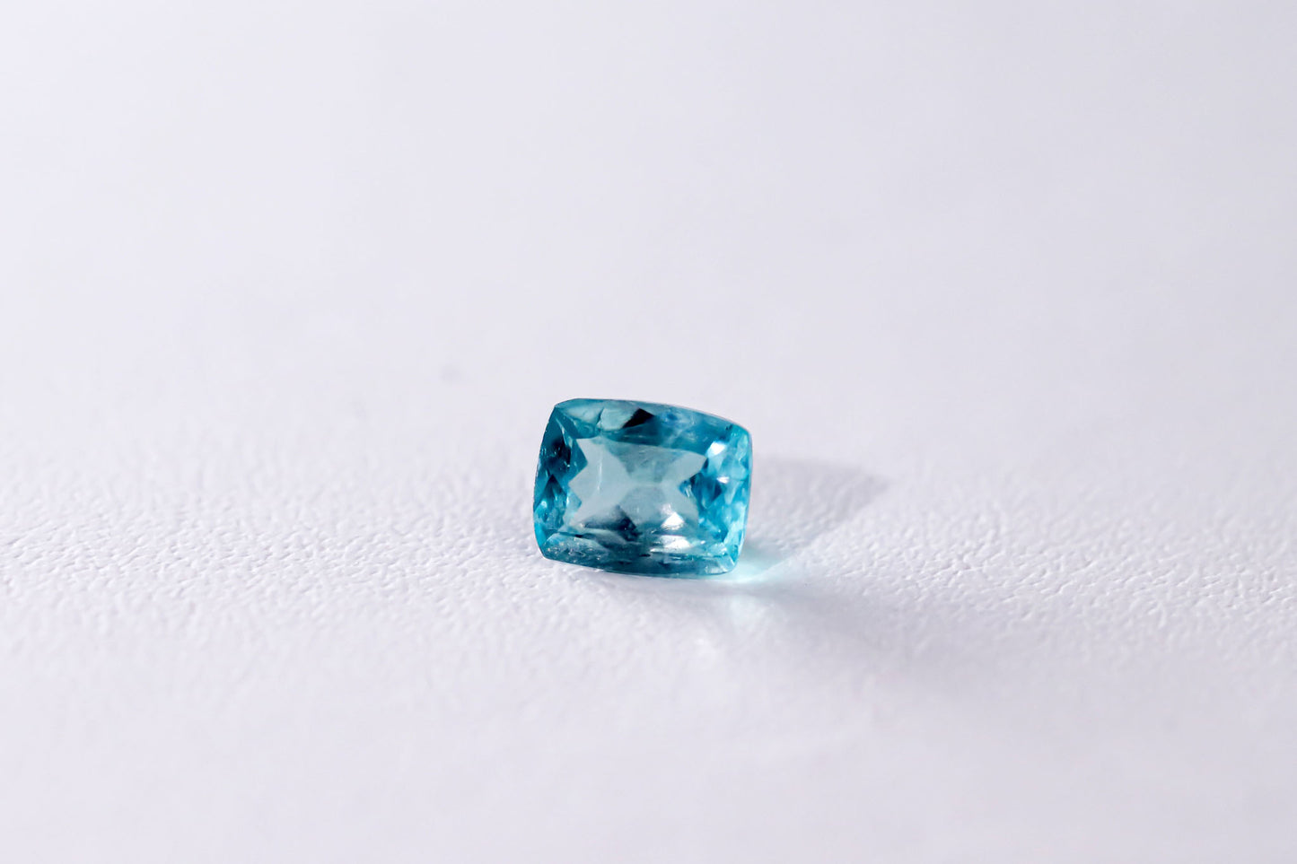 天然グランディディエライト 0.41ct［バイカラー］