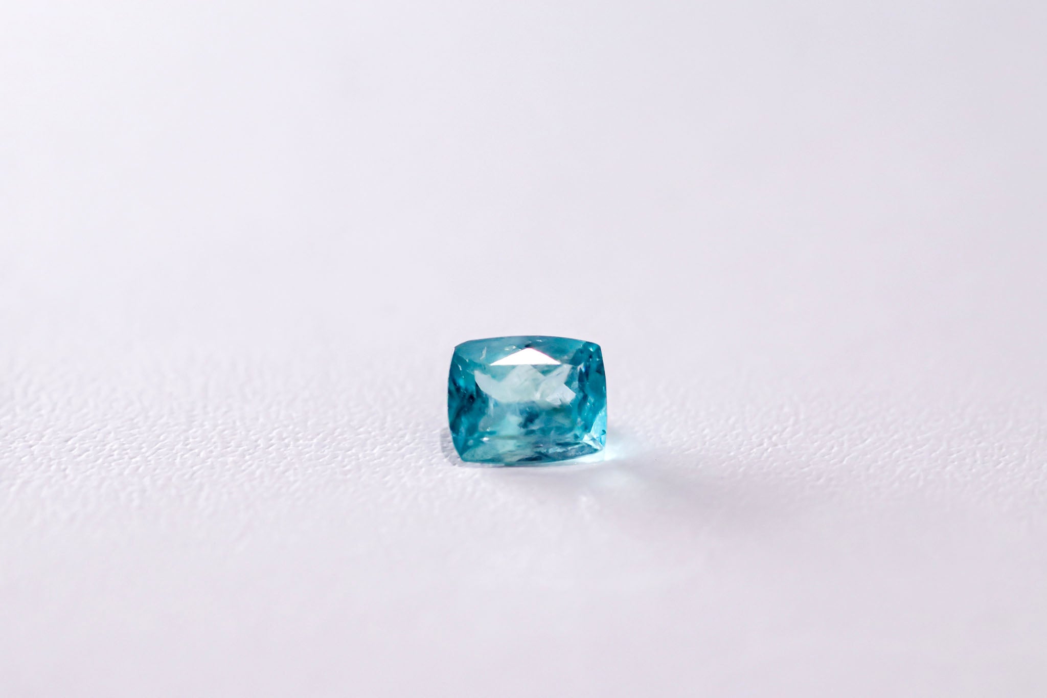 天然グランディディエライト 0.410ct［バイカラー］ – ジェイシーバール