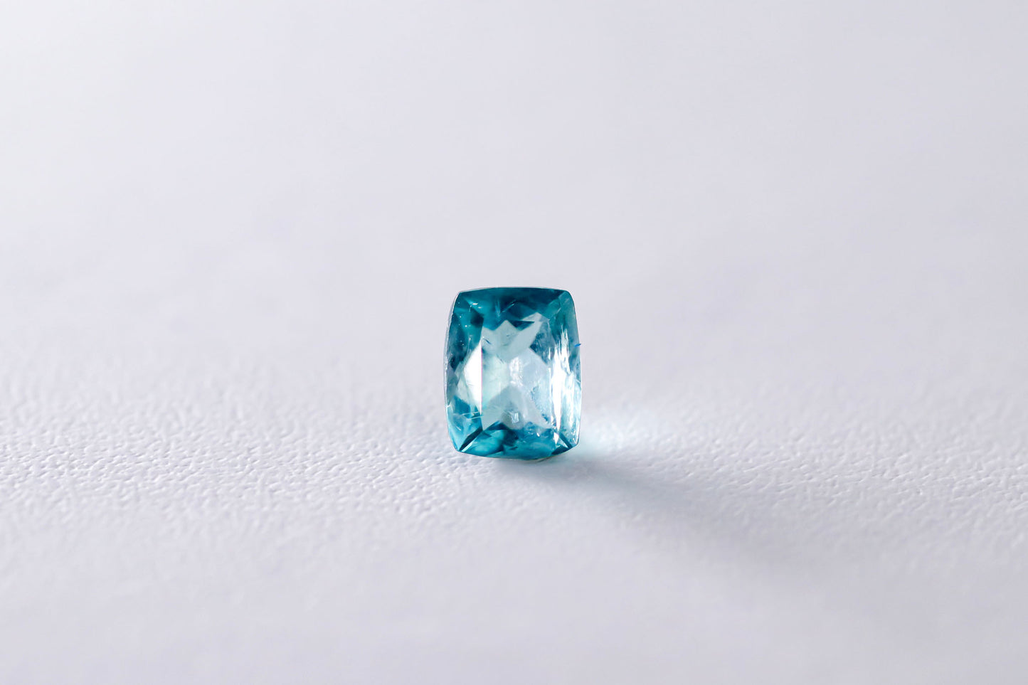 天然グランディディエライト 0.41ct［バイカラー］