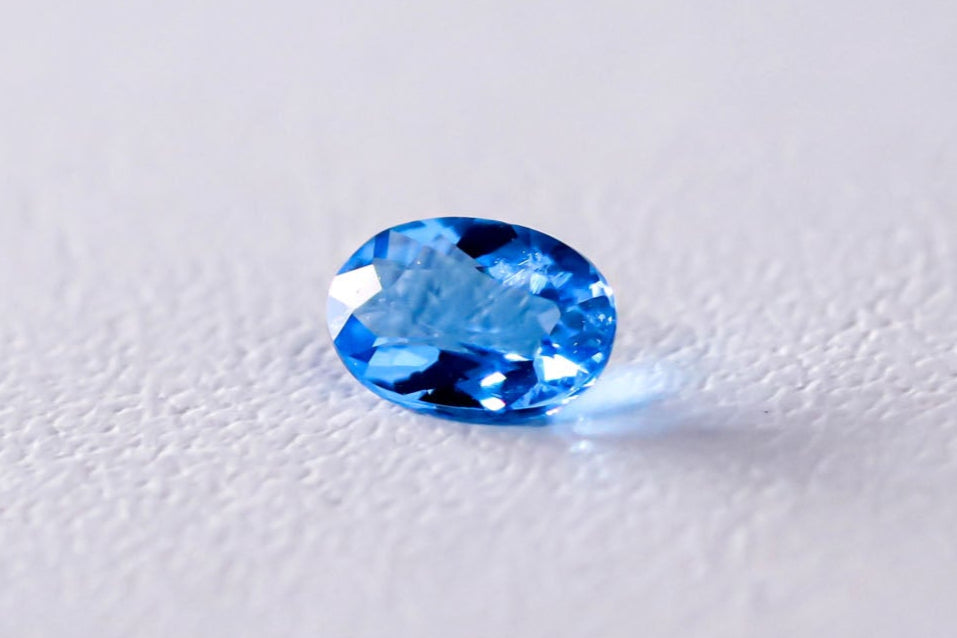 天然アウィナイト 0.105ct