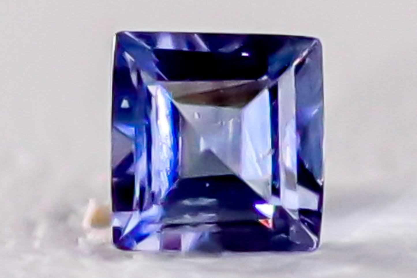 天然ベニトアイト 0.096ct