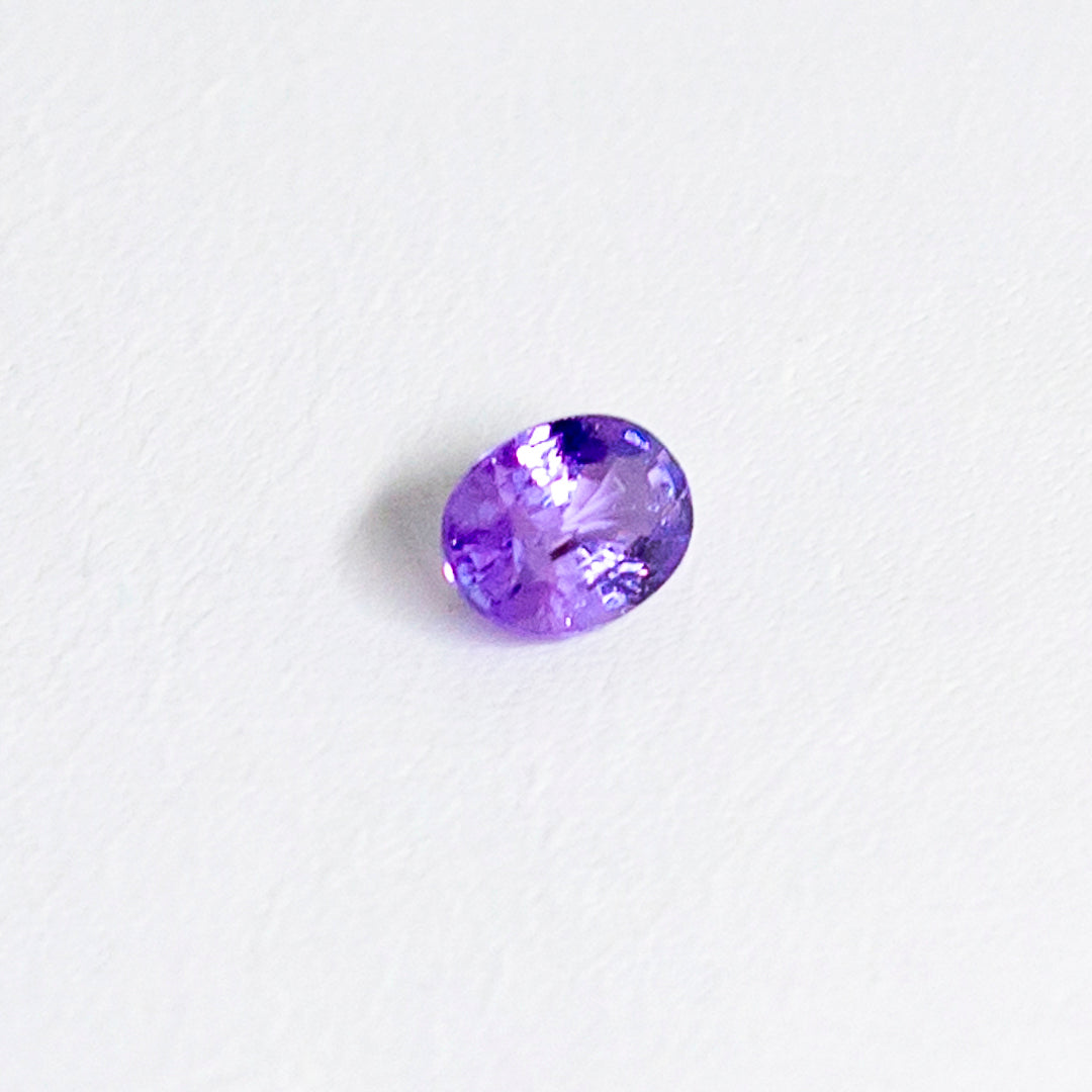 天然ラベンダーサファイア 0.630ct〈非加熱〉 ルース｜J.C.BAR