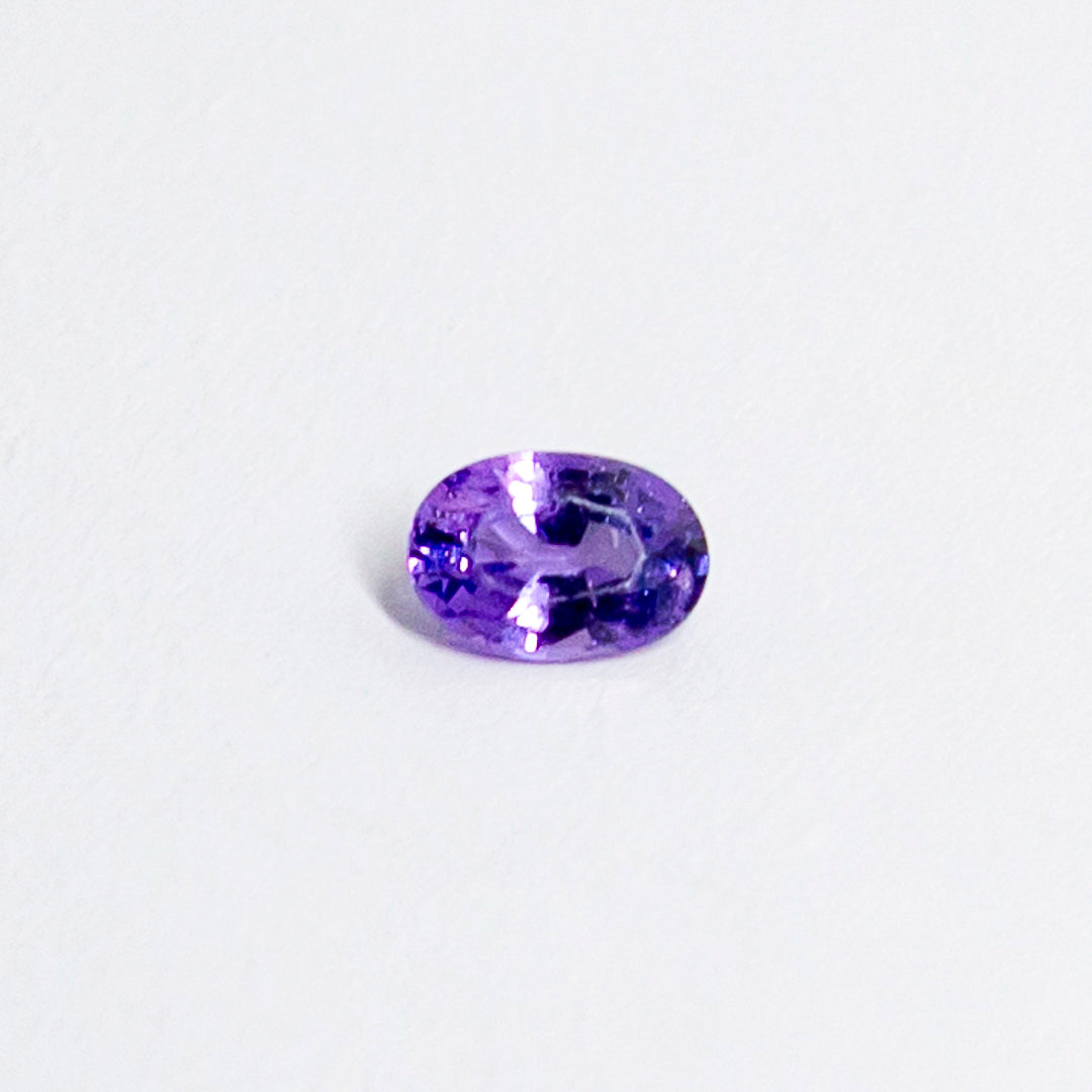天然ラベンダーサファイア 0.630ct〈非加熱〉 ルース｜J.C.BAR