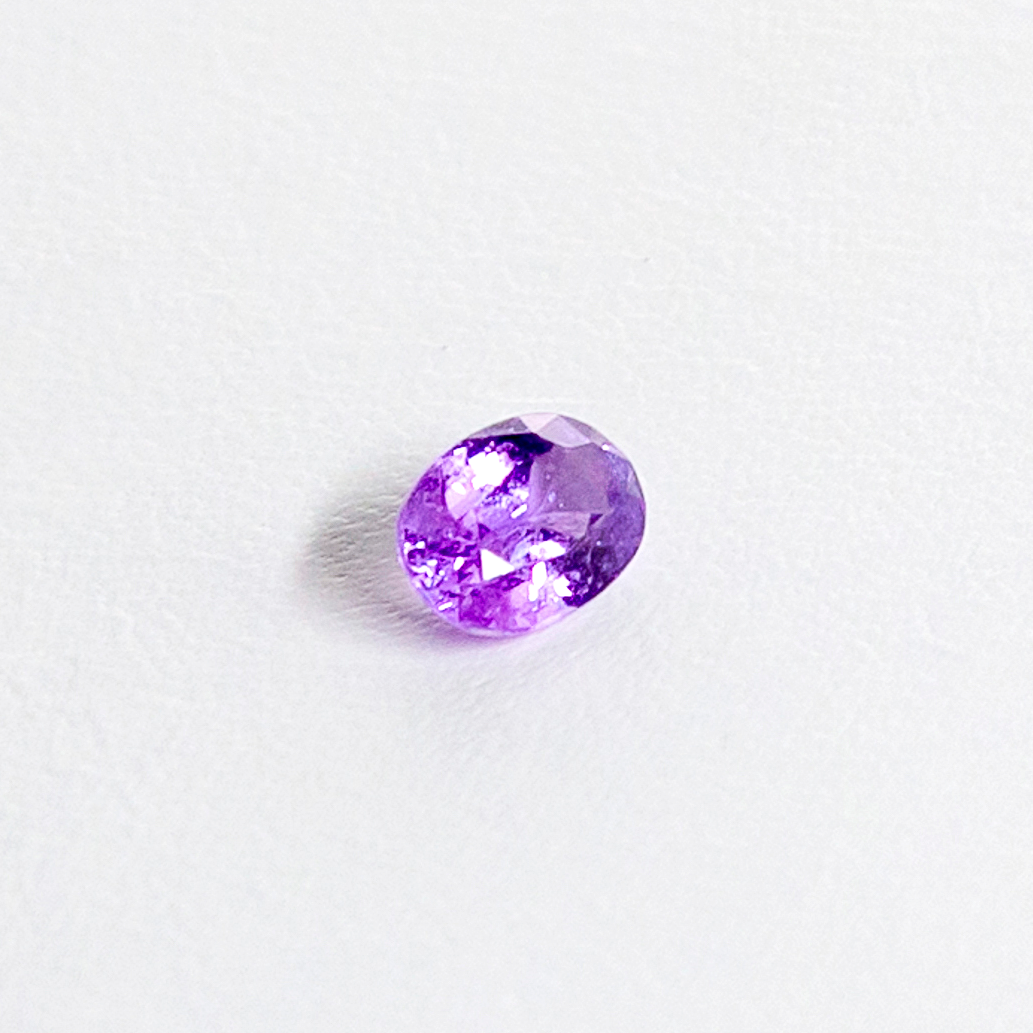 天然ラベンダーサファイア 0.610ct〈非加熱〉 ルース｜J.C.BAR