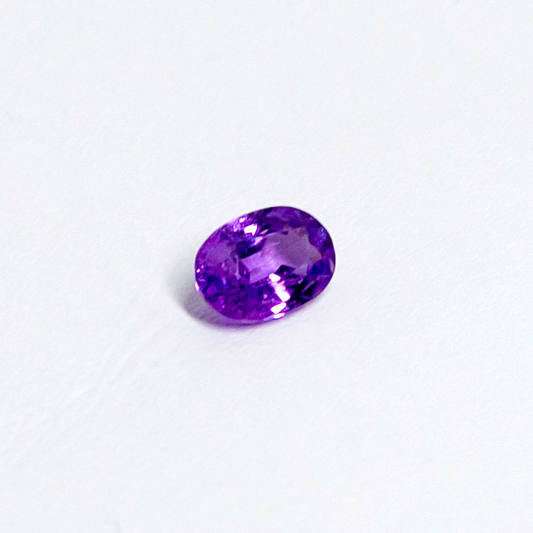 天然ラベンダーサファイア 0.640ct〈非加熱〉 ルース｜J.C.BAR