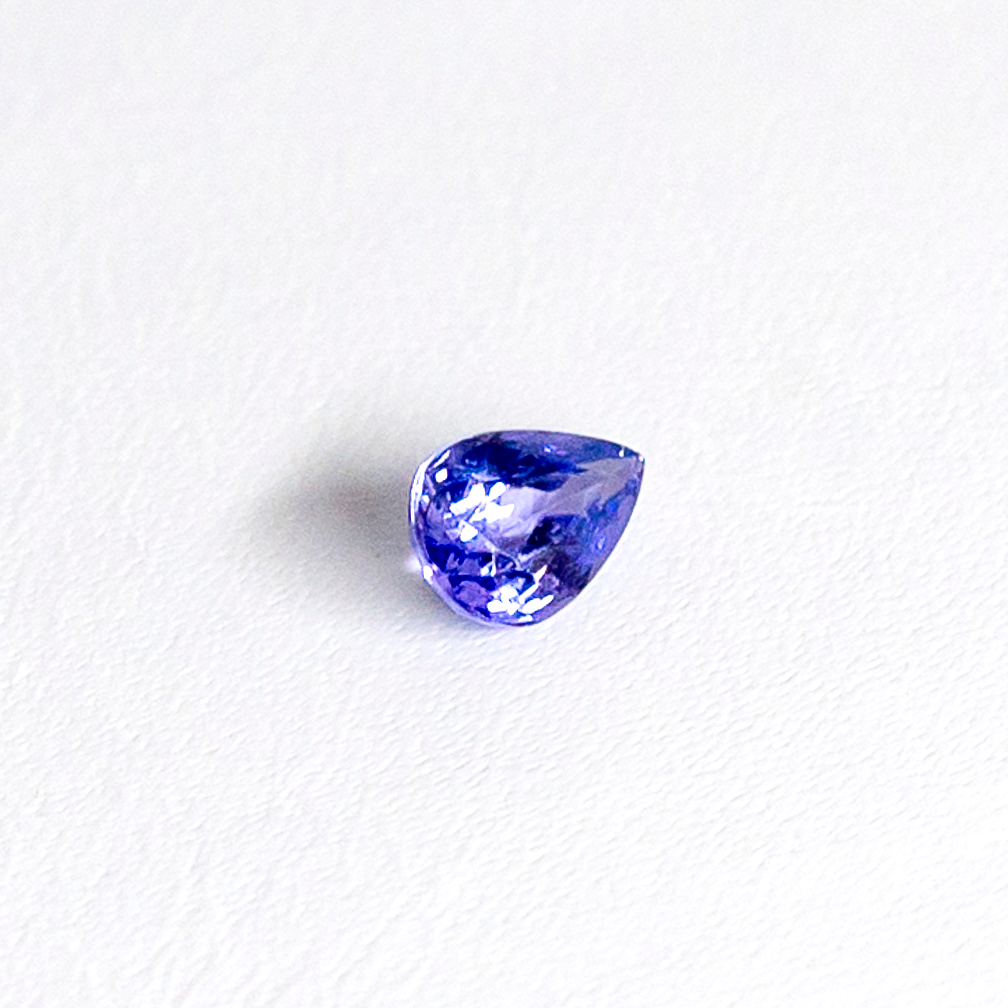 天然ラベンダーサファイア 0.560ct〈非加熱〉 ルース｜J.C.BAR