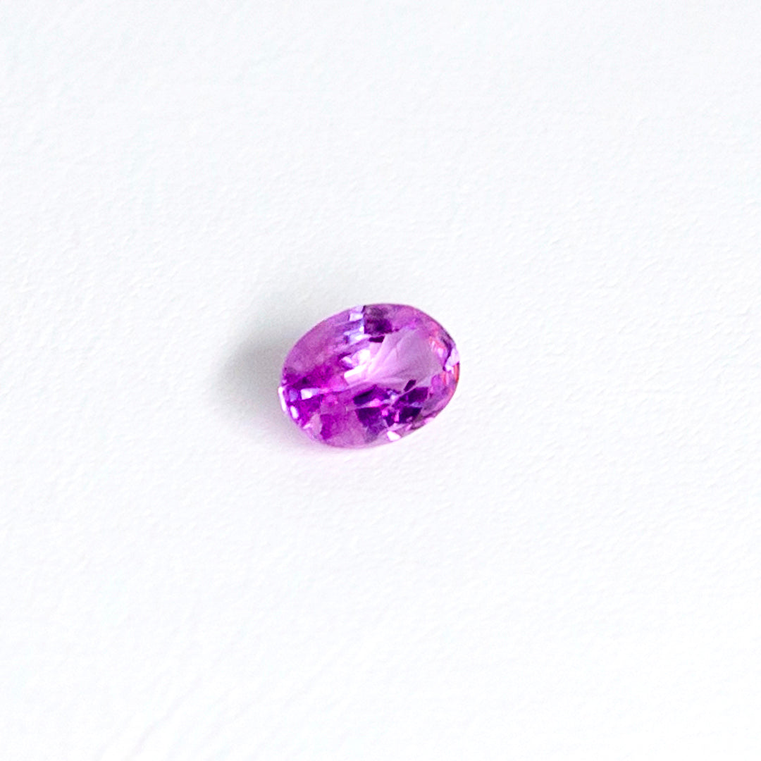天然ラベンダーサファイア 0.550ct〈非加熱〉 ルース｜J.C.BAR