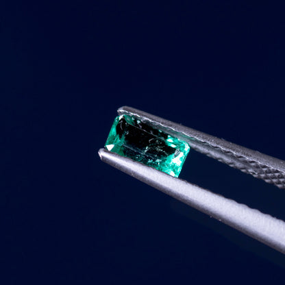 天然エメラルド 0.321ct コロンビア産 ノンオイル・ルース 撮影写真7｜J.C.BAR