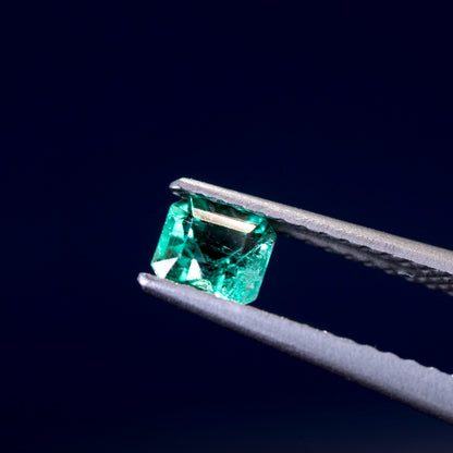 天然エメラルド 0.332ct コロンビア産 ノンオイル・ルース 撮影写真9｜J.C.BAR
