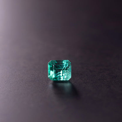 天然エメラルド 0.332ct コロンビア産 ノンオイル・ルース 撮影写真12｜J.C.BAR