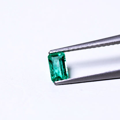 天然エメラルド 0.321ct コロンビア産 ノンオイル・ルース 撮影写真2｜J.C.BAR