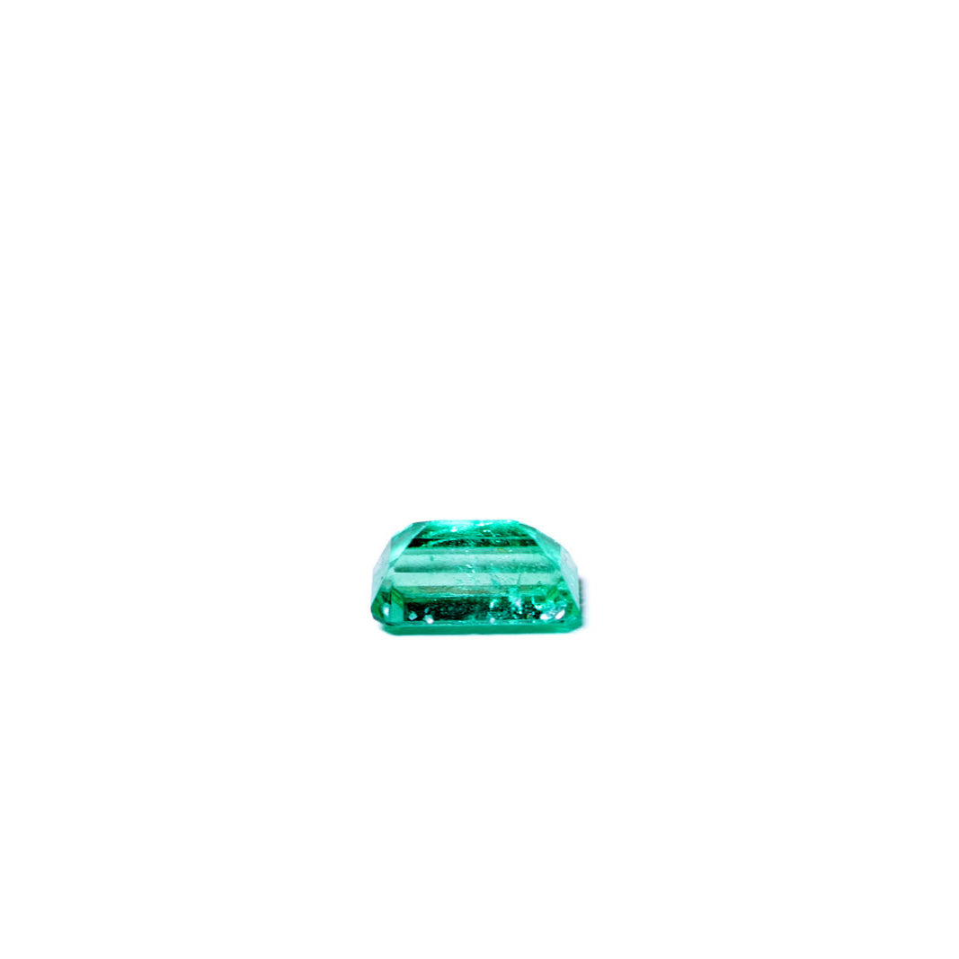 天然エメラルド 0.321ct コロンビア産 ノンオイル・ルース 撮影写真3｜J.C.BAR