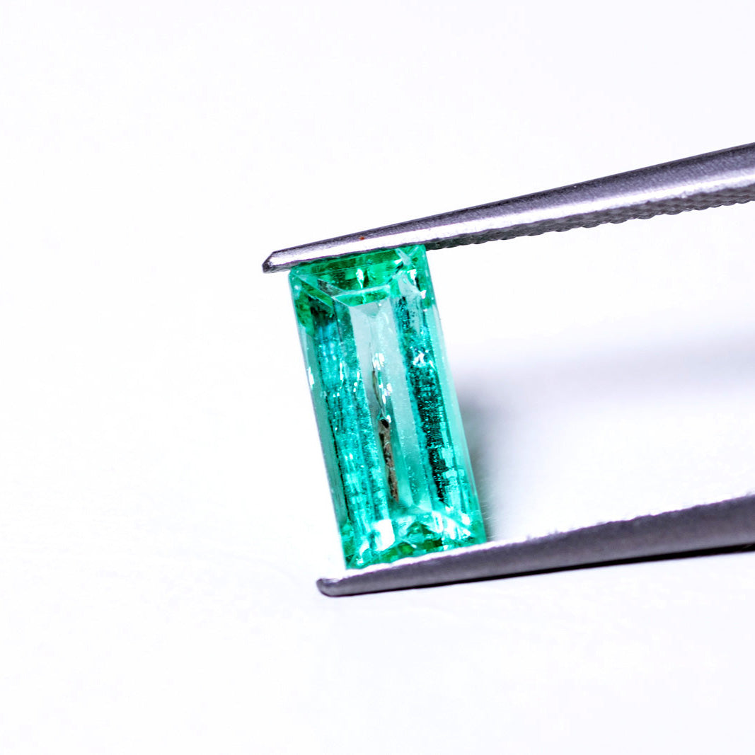 天然エメラルド 1.188ct コロンビア産 ノンオイル・ルース 撮影写真3｜J.C.BAR