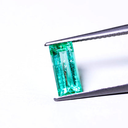 天然エメラルド 1.188ct コロンビア産 ノンオイル・ルース 撮影写真3｜J.C.BAR