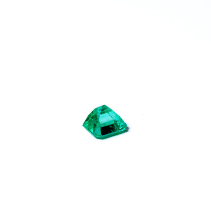 天然エメラルド 0.332ct コロンビア産 ノンオイル・ルース 撮影写真4｜J.C.BAR