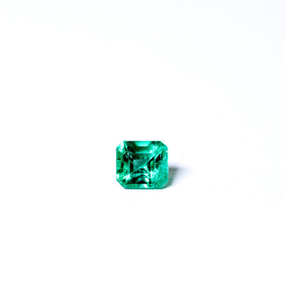 天然エメラルド 0.332ct コロンビア産 ノンオイル・ルース 撮影写真7｜J.C.BAR