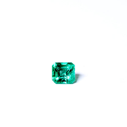 天然エメラルド 0.332ct コロンビア産 ノンオイル・ルース 撮影写真8｜J.C.BAR