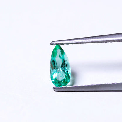 天然エメラルド 0.390ct コロンビア産 ノンオイル・ルース 撮影写真4｜J.C.BAR