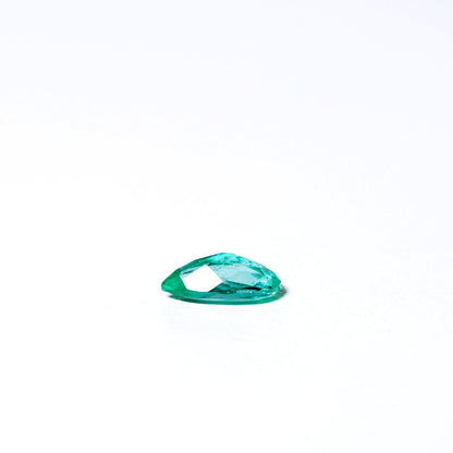 天然エメラルド 0.390ct コロンビア産 ノンオイル・ルース 撮影写真5｜J.C.BAR
