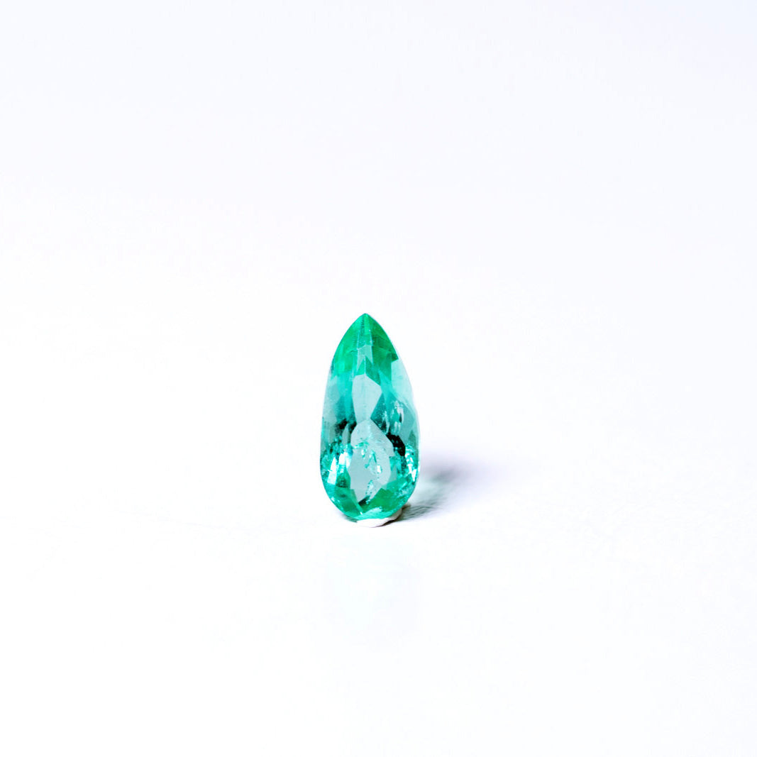 天然エメラルド 0.390ct コロンビア産 ノンオイル・ルース 撮影写真8｜J.C.BAR