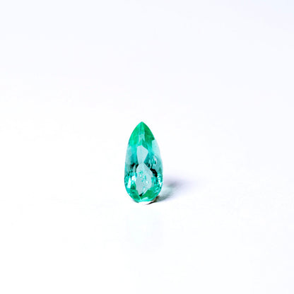 天然エメラルド 0.390ct コロンビア産 ノンオイル・ルース 撮影写真8｜J.C.BAR