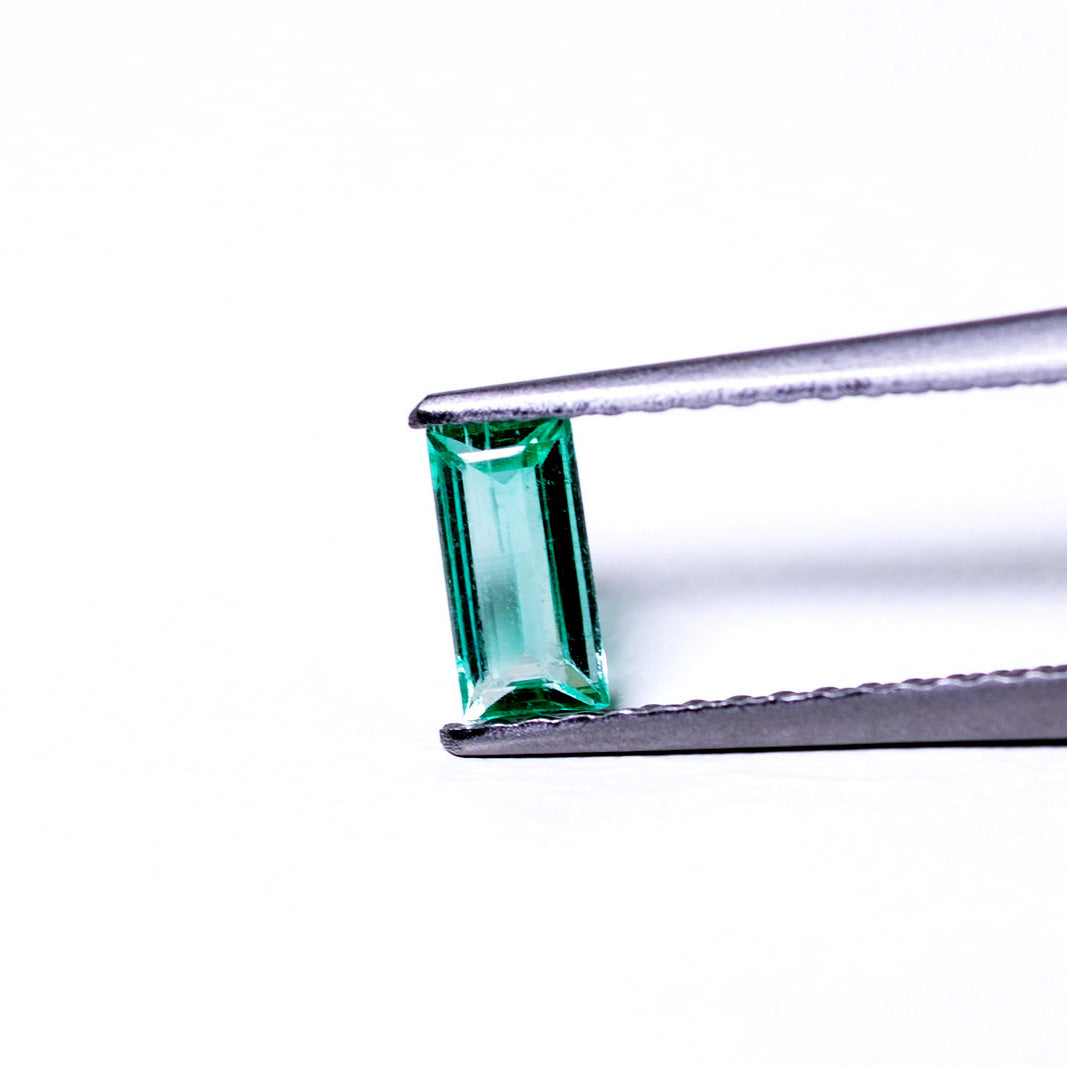 天然エメラルド 0.272ct コロンビア産 ノンオイル・ルース 撮影写真2｜J.C.BAR