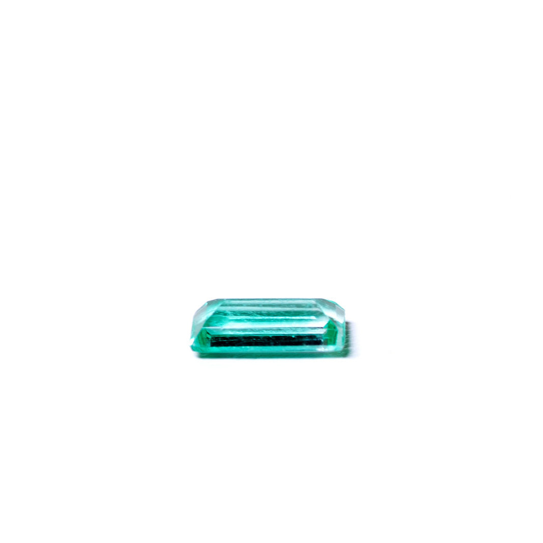 天然エメラルド 0.272ct コロンビア産 ノンオイル・ルース 撮影写真3｜J.C.BAR