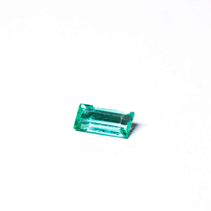 天然エメラルド 0.272ct コロンビア産 ノンオイル・ルース 撮影写真5｜J.C.BAR
