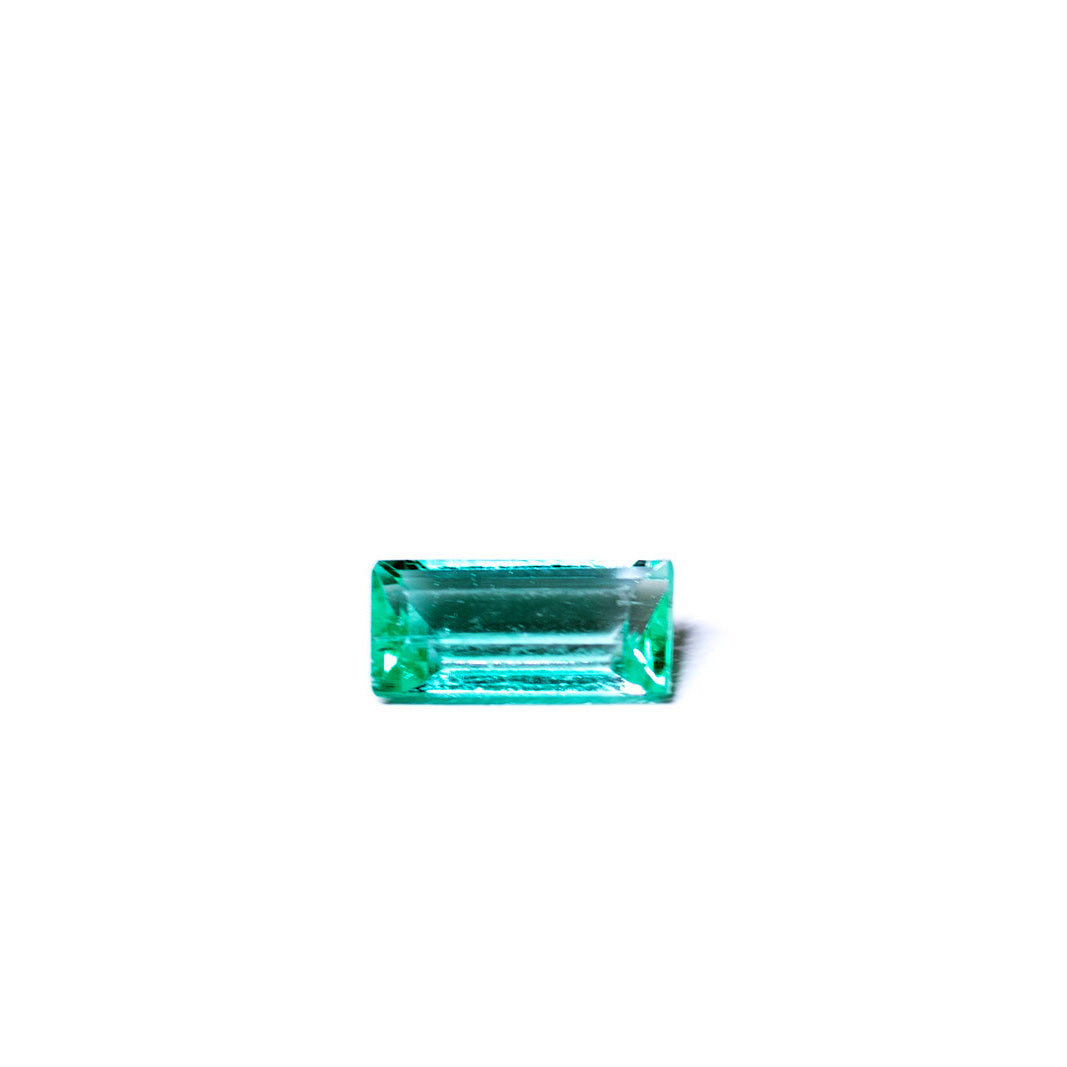 天然エメラルド 0.272ct コロンビア産 ノンオイル・ルース 撮影写真6｜J.C.BAR