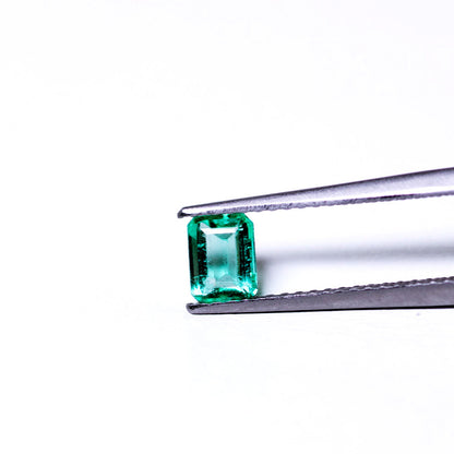 天然エメラルド 0.381ct コロンビア産 ノンオイル・ルース 撮影写真2｜J.C.BAR