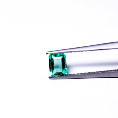 天然エメラルド 0.381ct コロンビア産 ノンオイル・ルース 撮影写真3｜J.C.BAR