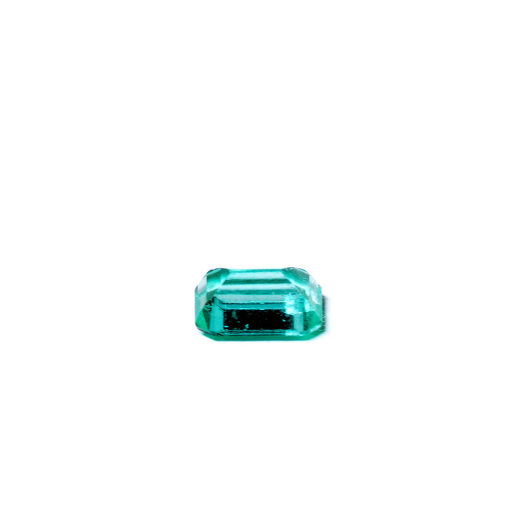天然エメラルド 0.381ct コロンビア産 ノンオイル・ルース 撮影写真4｜J.C.BAR