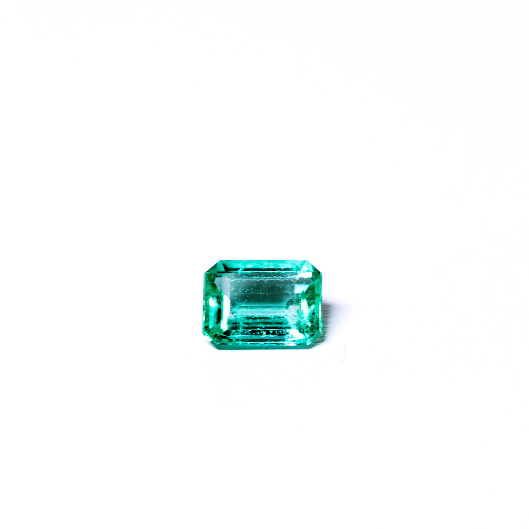 天然エメラルド 0.381ct コロンビア産 ノンオイル・ルース 撮影写真7｜J.C.BAR