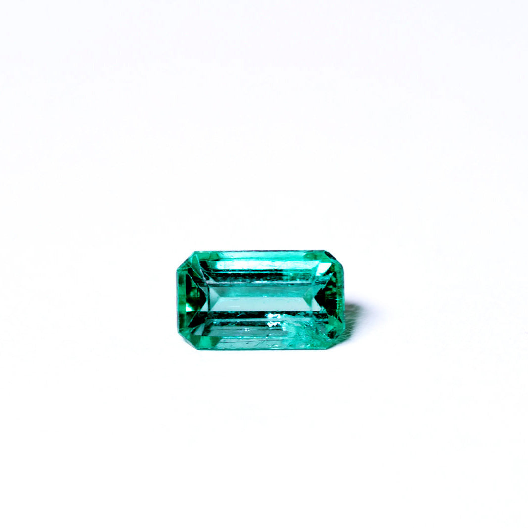 天然エメラルド 1.274ct コロンビア産 ノンオイル・ルース 撮影写真6｜J.C.BAR