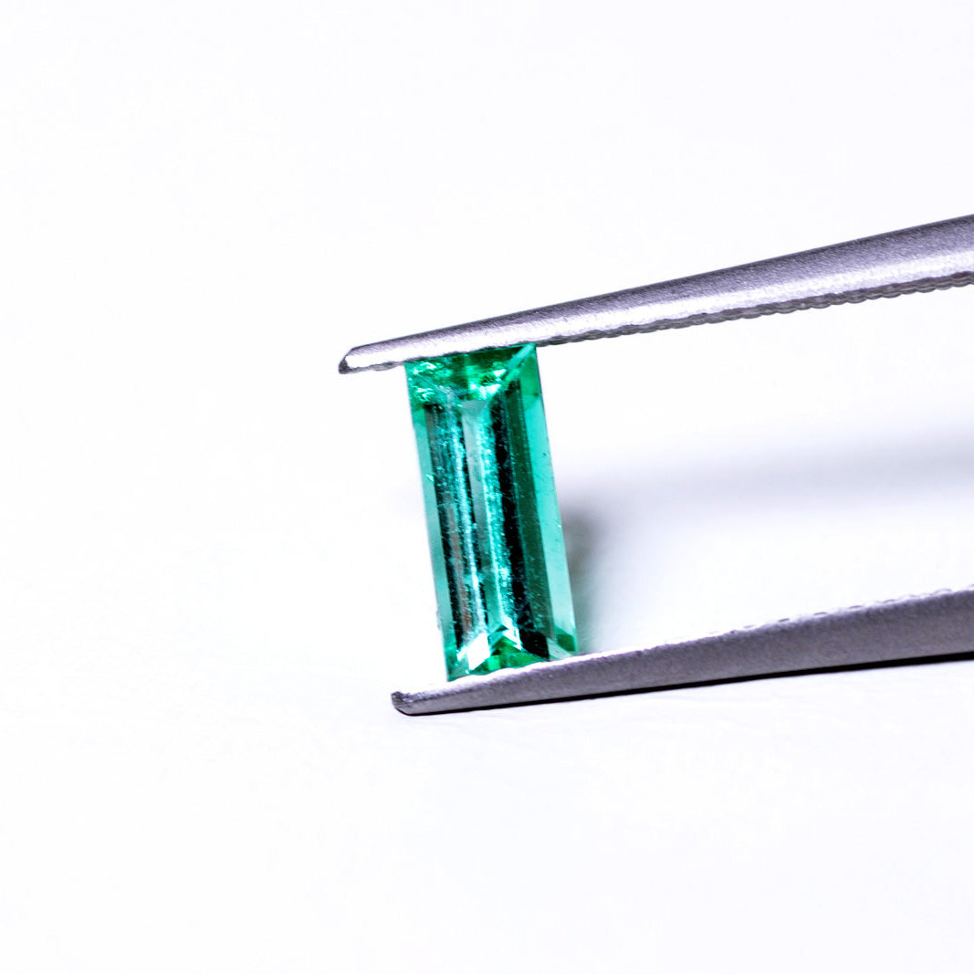 天然エメラルド 0.563ct コロンビア産 ノンオイル・ルース 撮影写真2｜J.C.BAR