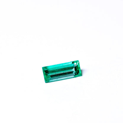天然エメラルド 0.563ct コロンビア産 ノンオイル・ルース 撮影写真5｜J.C.BAR