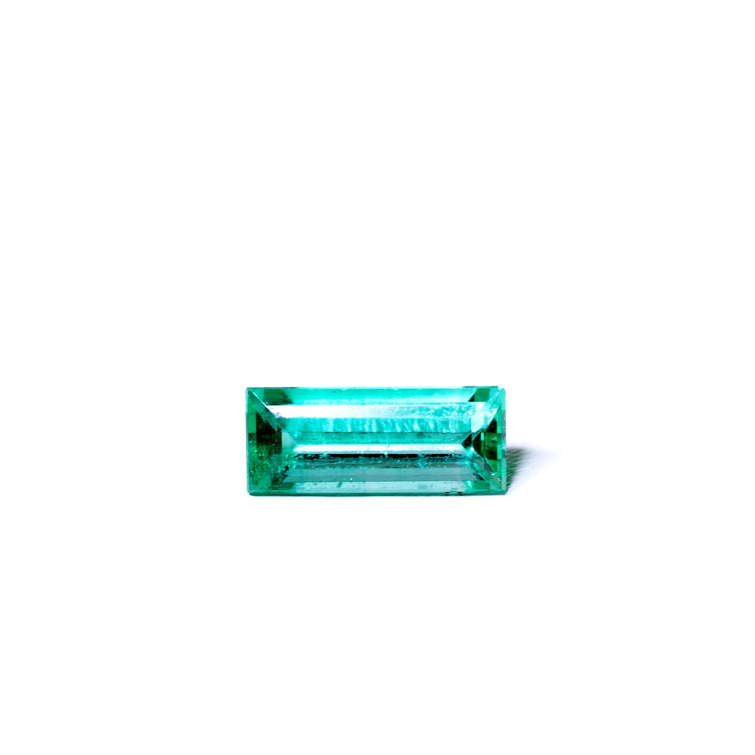 天然エメラルド 0.563ct コロンビア産 ノンオイル・ルース 撮影写真7｜J.C.BAR