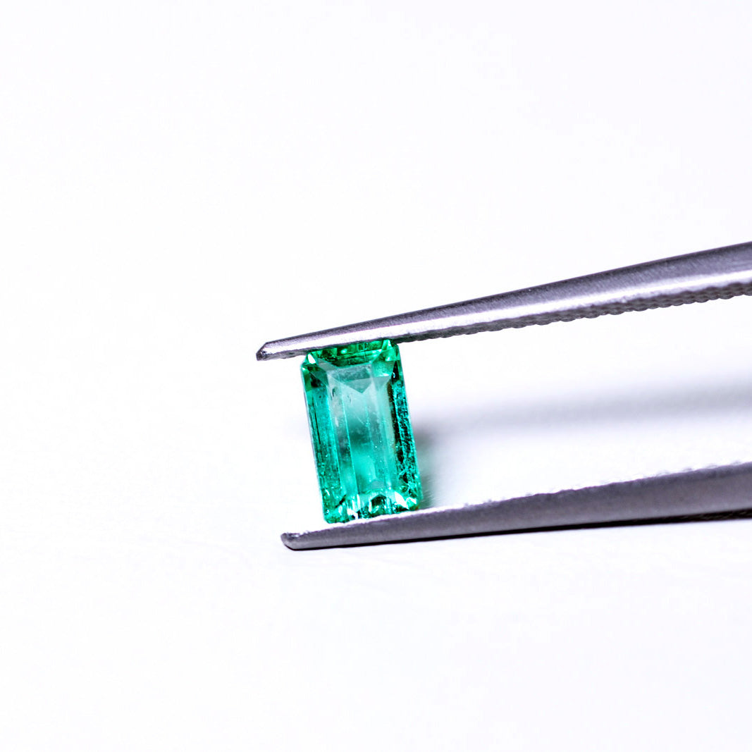 天然エメラルド 0.508ct コロンビア産 ノンオイル・ルース 撮影写真3｜J.C.BAR