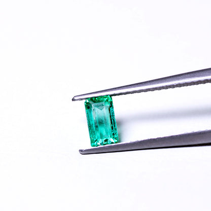 天然エメラルド 0.508ct コロンビア産 ノンオイル・ルース 撮影写真3｜J.C.BAR