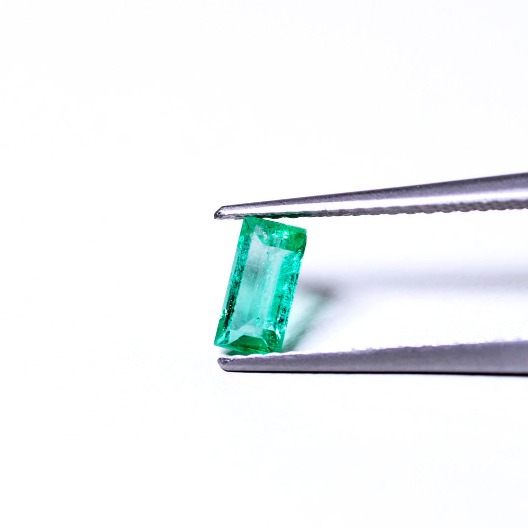 天然エメラルド 0.416ct コロンビア産 ノンオイル・ルース 撮影写真2｜J.C.BAR
