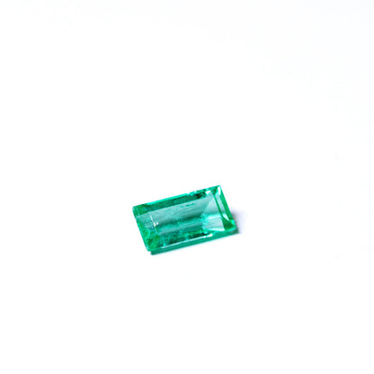 天然エメラルド 0.416ct コロンビア産 ノンオイル・ルース 撮影写真4｜J.C.BAR