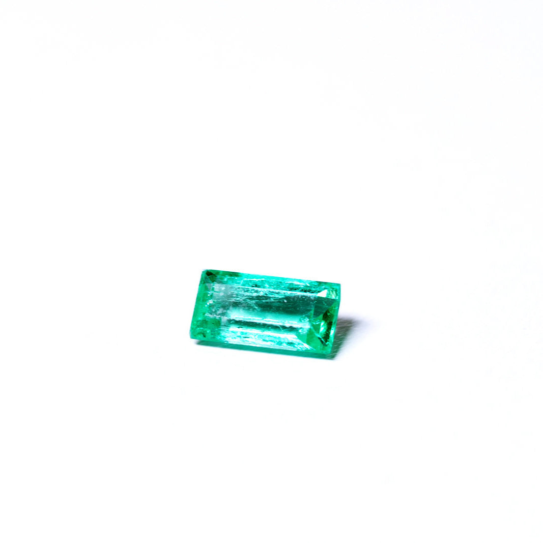 天然エメラルド 0.416ct コロンビア産 ノンオイル・ルース 撮影写真5｜J.C.BAR