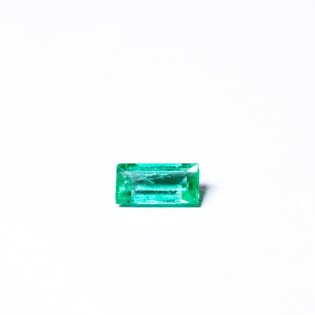 天然エメラルド 0.416ct コロンビア産 ノンオイル・ルース 撮影写真6｜J.C.BAR
