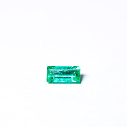 天然エメラルド 0.416ct コロンビア産 ノンオイル・ルース 撮影写真6｜J.C.BAR