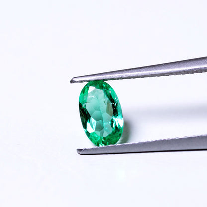 天然エメラルド 0.475ct コロンビア産 ノンオイル・ルース 撮影写真3｜J.C.BAR