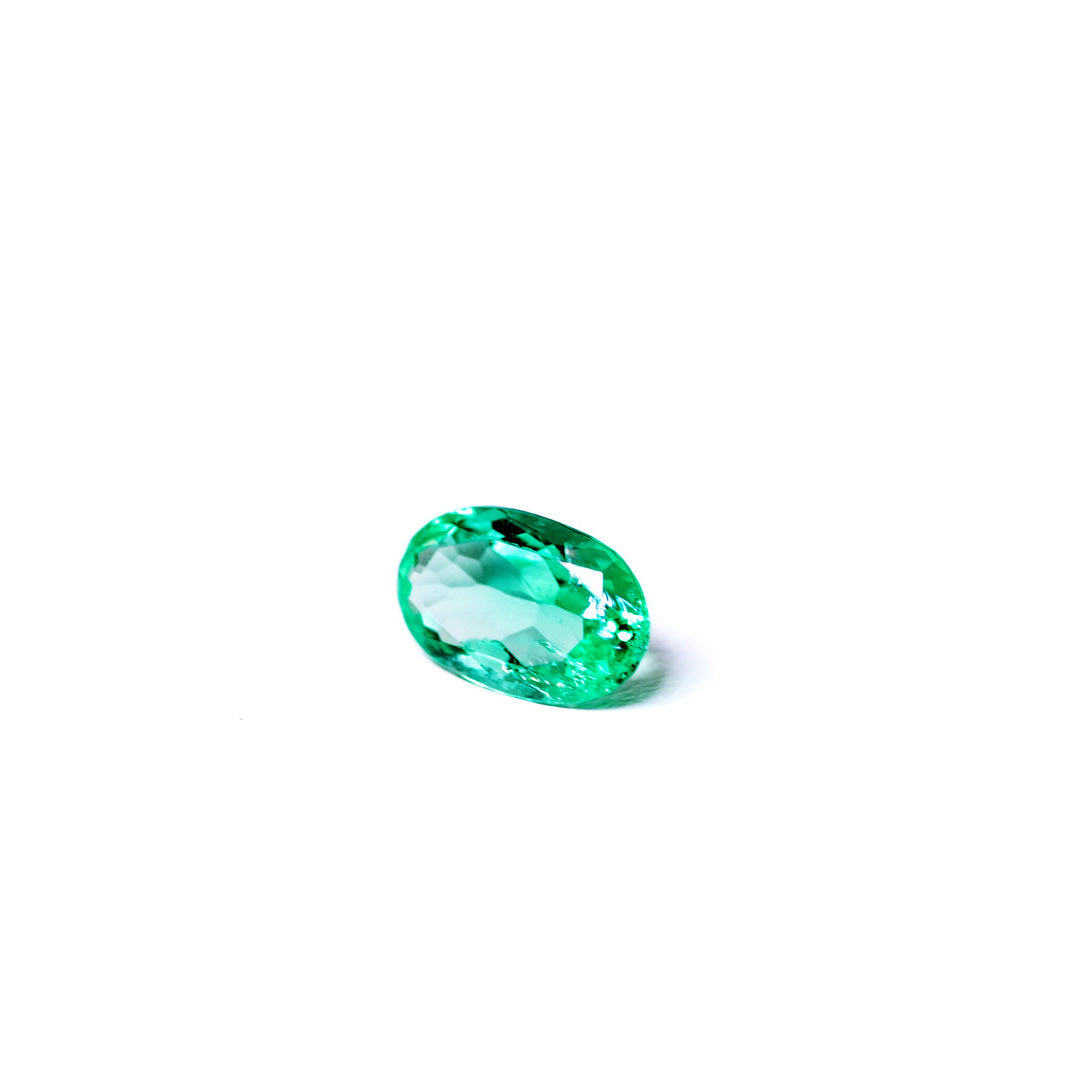 天然エメラルド 0.475ct コロンビア産 ノンオイル・ルース 撮影写真6｜J.C.BAR