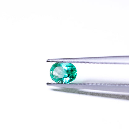 天然エメラルド 0.472ct コロンビア産 ノンオイル・ルース 撮影写真3｜J.C.BAR